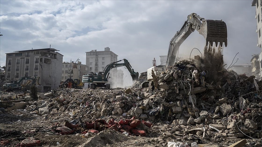 Fillon heqja e rrënojave të 80 ndërtesave të prekura nga tërmeti në Hatay