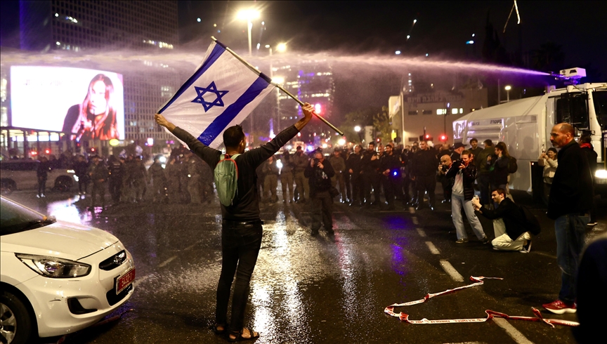 Trazira në protestën kundër Netanyahu-t në Tel Aviv, ndërhyn policia dhe arreston dhjetëra izraelitë