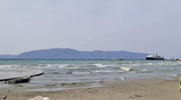 Moti i keq/ Ndalohet lundrimi i mjeteve të vogla dhe anijeve të peshkimit në Vlorë