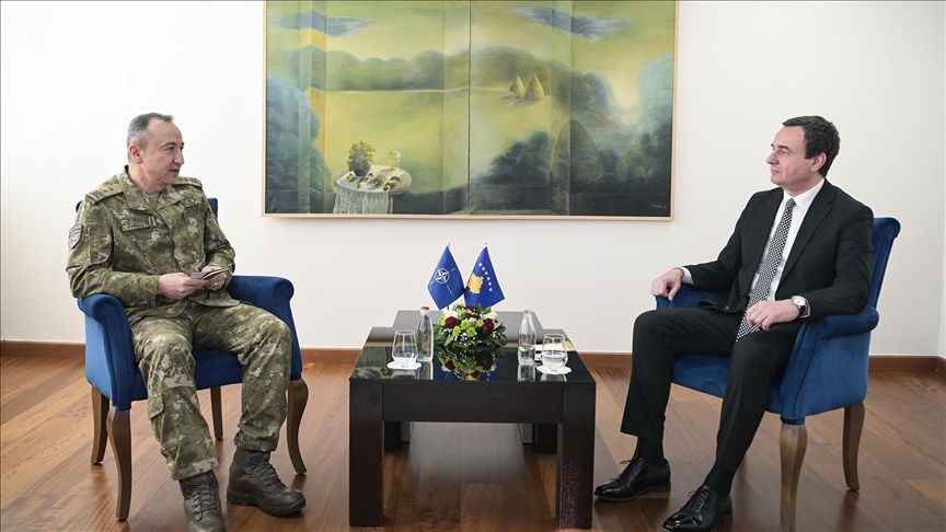 Kosovë, kryeministri Kurti priti në takim komandantin e KFOR-it, Özkan Ulutaș
