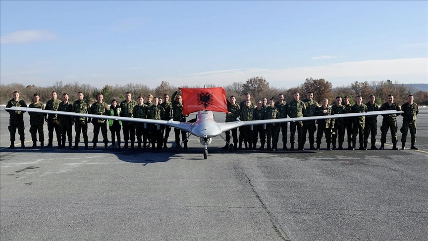 Ushtarakët shqiptarë trajnohen në Türkiye për dronët 
