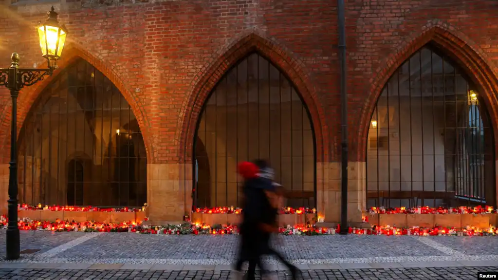Sulmi me armë zjarri me 14 të vdekur në Pragë, Universiteti i Karlit rihap dyert një muaj pas tragjedisë