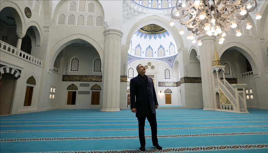Ministri i Jashtëm turk në Shqipëri, viziton Xhaminë e Namazgjasë