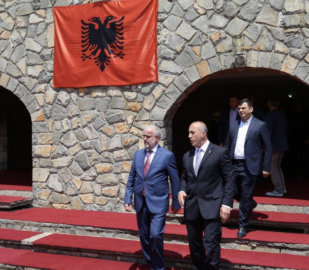 Haradinaj uron Xhaferin: Fillimvit i mbarë për shqiptarët e Maqedonisë së Veriut, vet shtetin dhe rajonin
