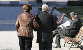 Depresioni i pensionistëve/ Mjekët: Rastet në rritje për shkak se jetojnë vetëm