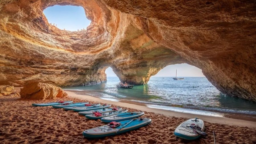 Zbuloni 10 shpella të mrekullueshme