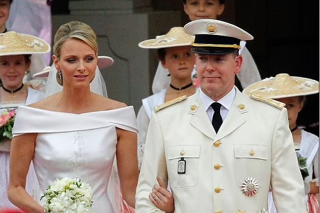 Ishte dasma e dekadës, por Princi Albert i Monakos dhe bashkëshortja e tij, Charlene kaluan natën e parë të martesës në hotele të ndryshme