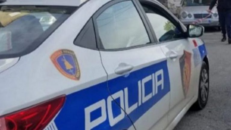 Goditën me grusht punonjësin e policisë, arrestohet një i ri dhe shpallet në kërkim një tjetër në Tiranë