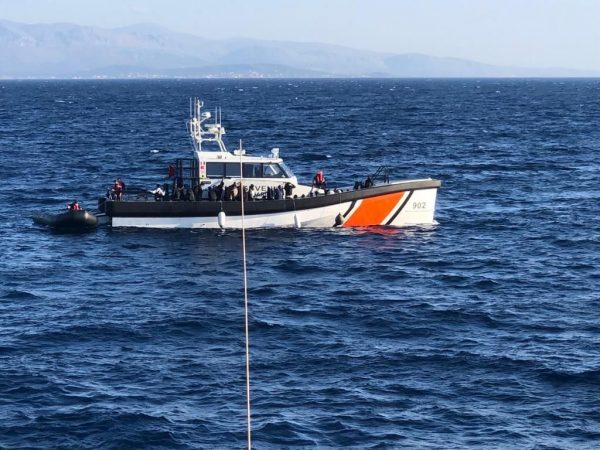 Anija shqiptare ‘Butrinti’ shpëton 55 emigrantë që rrezikonin të mbyteshin në detin Egje