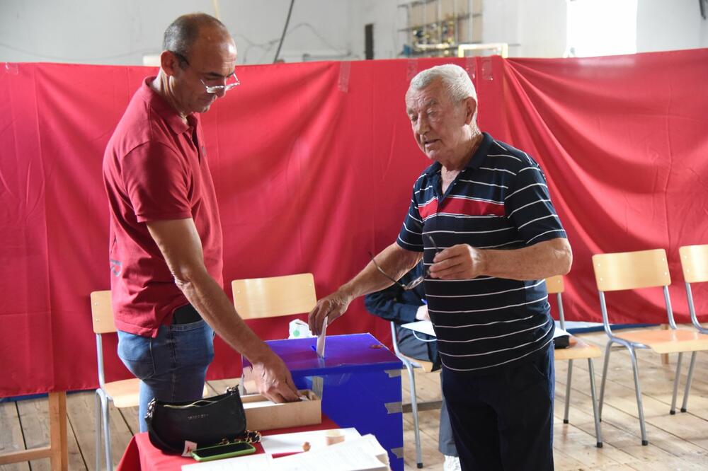 Zgjedhjet në Mal të Zi, deri në orën 11:00 kanë votuar 16.3% e votuesve