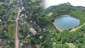 Pogradec/ Liqenet e Lukovës 'pushtohen' nga turistët, e krahasojnë me Zvicrën: Na pëlqen natyra