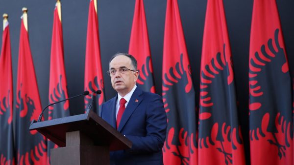 Presidenti Begaj uron Kurban Bajramin: Të punojmë për një shoqëri më të mirë e më të drejtë