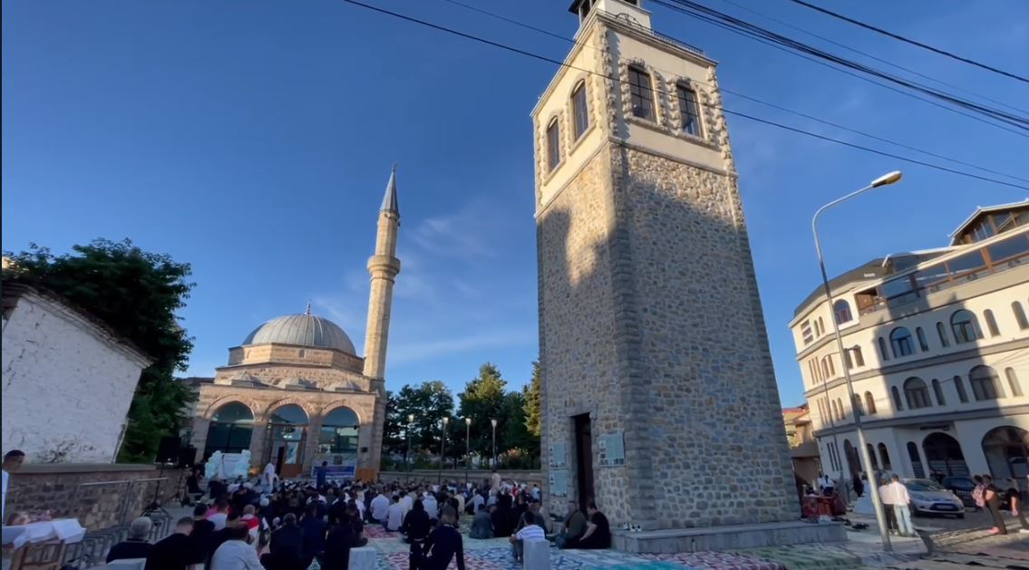 Mijëra besimtarë në Sheshin “Gensher” të Elbasanit me rastin e festës së Kurban Bajramit