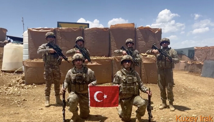Ushtarët Turq urojnë Ditën e Babait