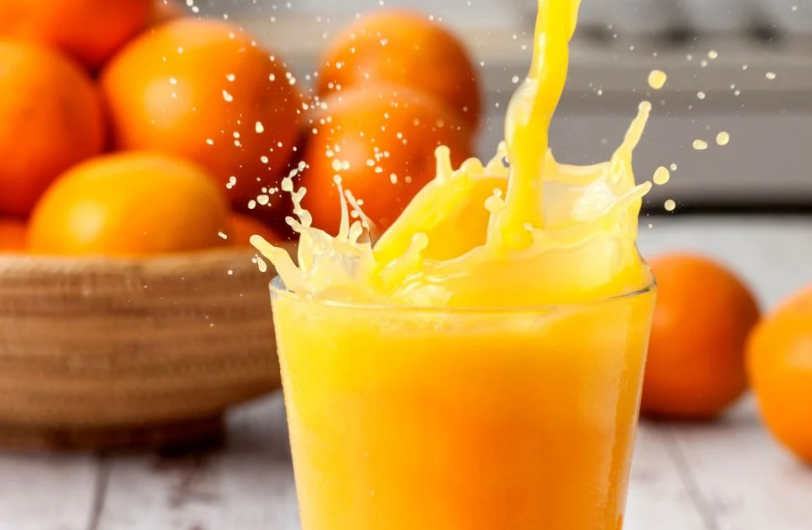 Pesë arsye shëndetësore përse duhet të pini lëng portokalli çdo ditë