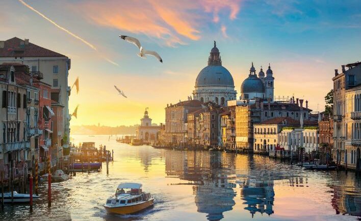 Venecia merr sërish masa duke ndaluar grupet e mëdha turistike dhe altoparlantët. Ja arsyeja pse