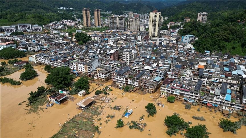Tetë të zhdukur pasi rrëshqitja e dheut godet disa shtëpi në Kinën qendrore