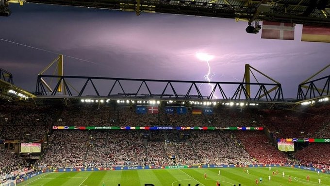 EURO2024 – Rrufetë dhe stuhia ndërpresin ndeshjen Gjermani-Danimarkë
