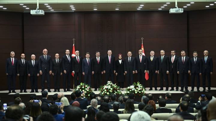 Presidenti Erdoğan prezantoi kabinetin e ri