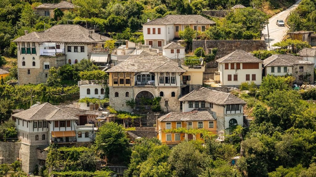 “Voyages et Tourisme”: Shqipëria destinacioni i mrekullueshëm që ndërthur historinë me natyrën