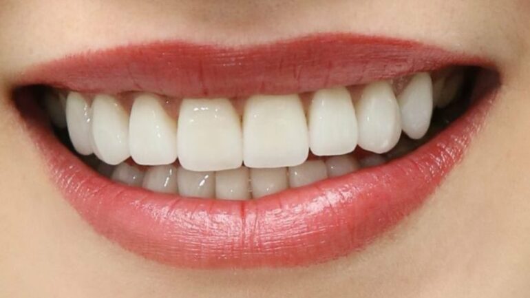 12 arsye pse ju dhëmbin mishrat e dhëmbëve dhe si t’i trajtoni shqetësimet