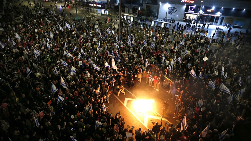 Mijëra izraelitë mbajnë protesta, kërkojnë marrëveshje për shkëmbimin e pengjeve