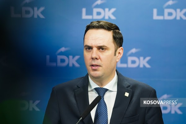 Abdixhiku: Kurti i solli Kosovës një marrëveshje pa njohje, jo finale dhe me Asociacion