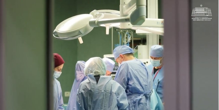 Manastirliu: Mjekët e Spitalit Universitar të Traumës kryejnë me sukses ndërhyrjen delikate në pankreas