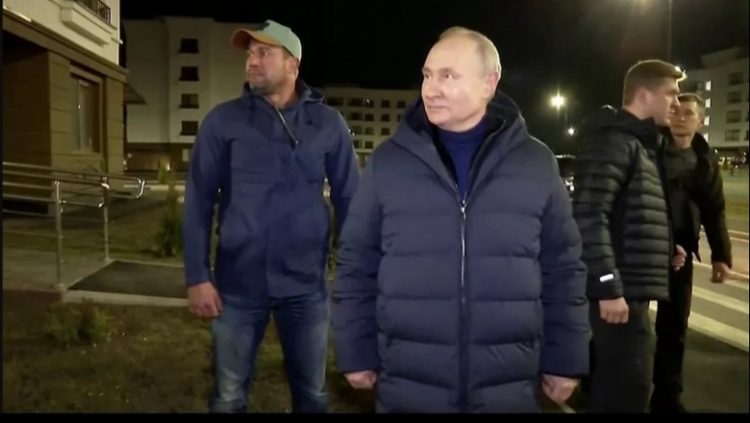 Vizita e Putin në Mariupol, Ukraina: Një kriminel gjithmonë kthehet në skenën e krimit