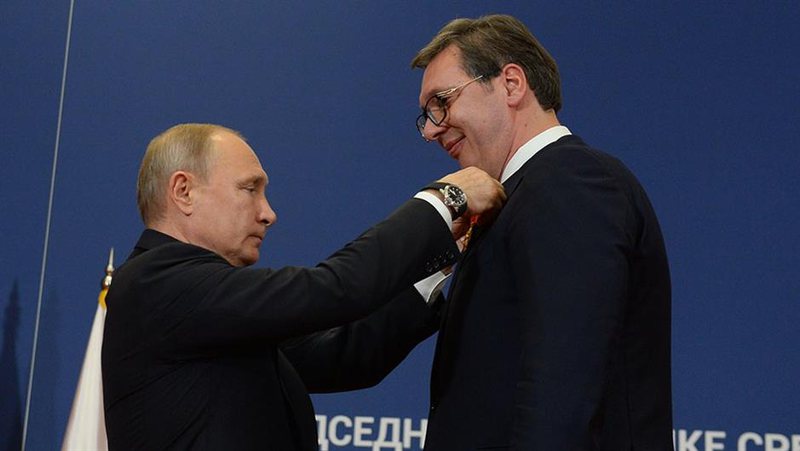 Vuçiç mbron Putinin: Urdhërarresti do zgjasë luftën!