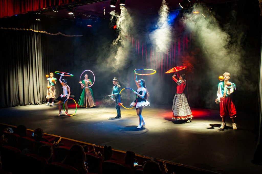 Shfaqja “Shake Spirit” e Cirkut Kombëtar, Gonxhja: Akrobaci dhe performanca të mahnitshme