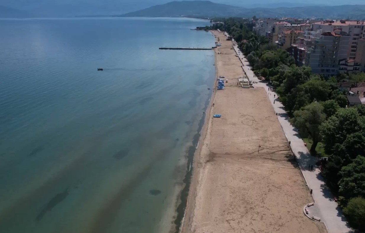 Investime në plazhin e Pogradecit/ Shtohen bizneset në vijën e liqenit