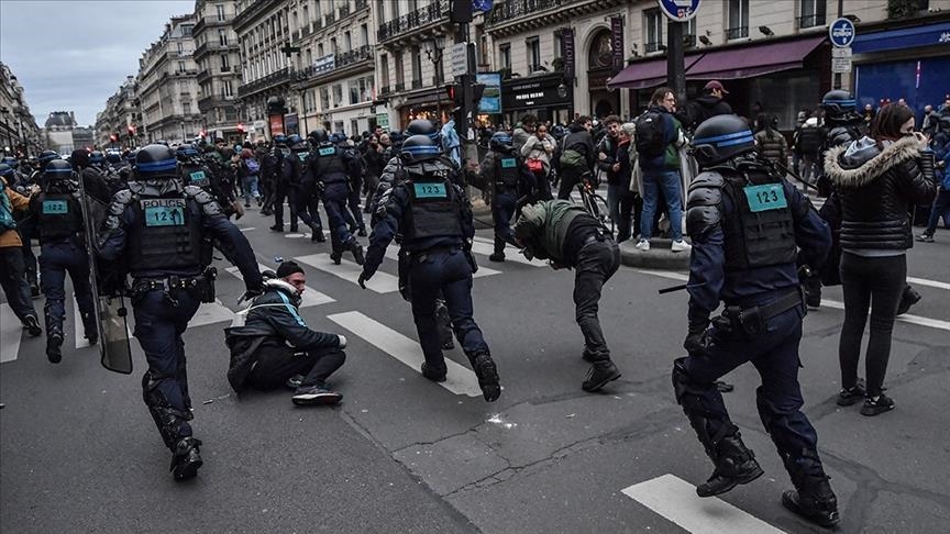 Francë, pavarësisht protestave qeveria nuk do të tërheqë reformën e pensioneve