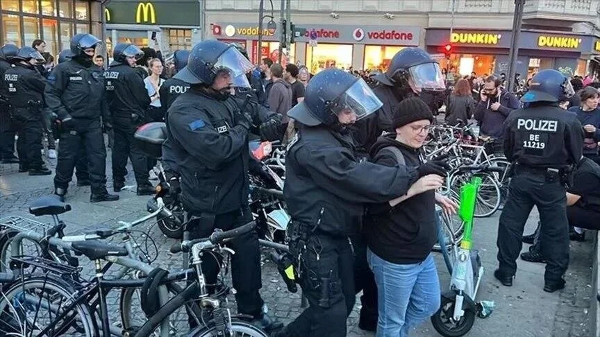 Policia e Berlinit shuan me forcë protestën propalestineze, sulmon një grua