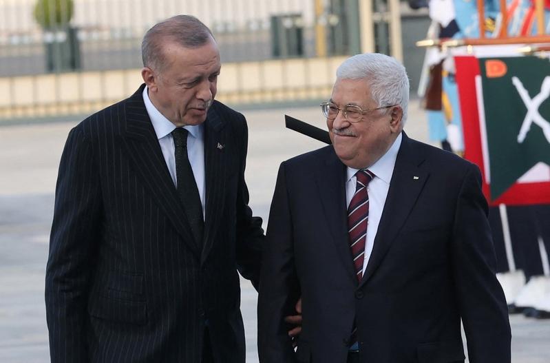 Stamboll, Erdogan dhe Abbas diskutojnë luftën në Rripin e Gazës