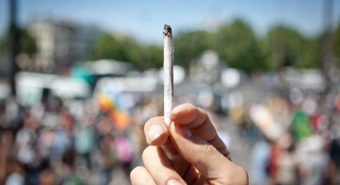 Ndalim i duhanpirjes edhe në ambientet e jashtme, Italia ka gati ligjin e ri
