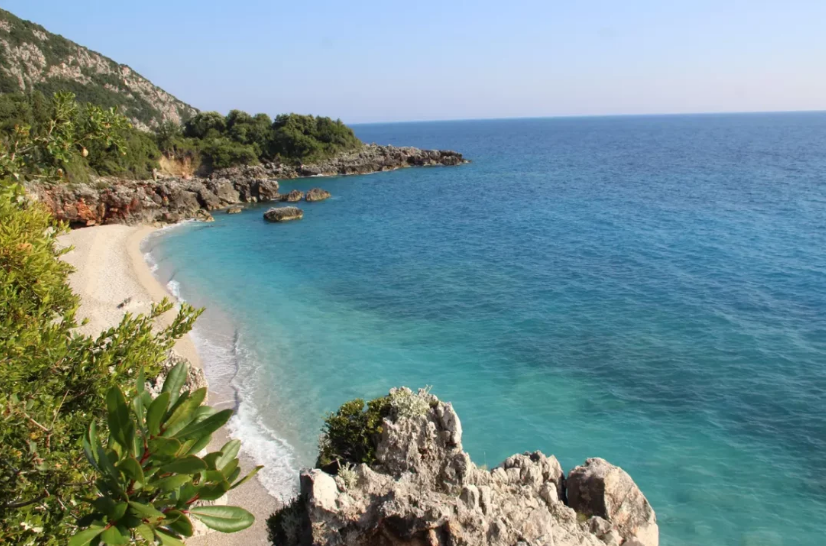 “The Guardian” ndalet në Dhërmi: Shqipëria, “buxheti ideal” për turistët
