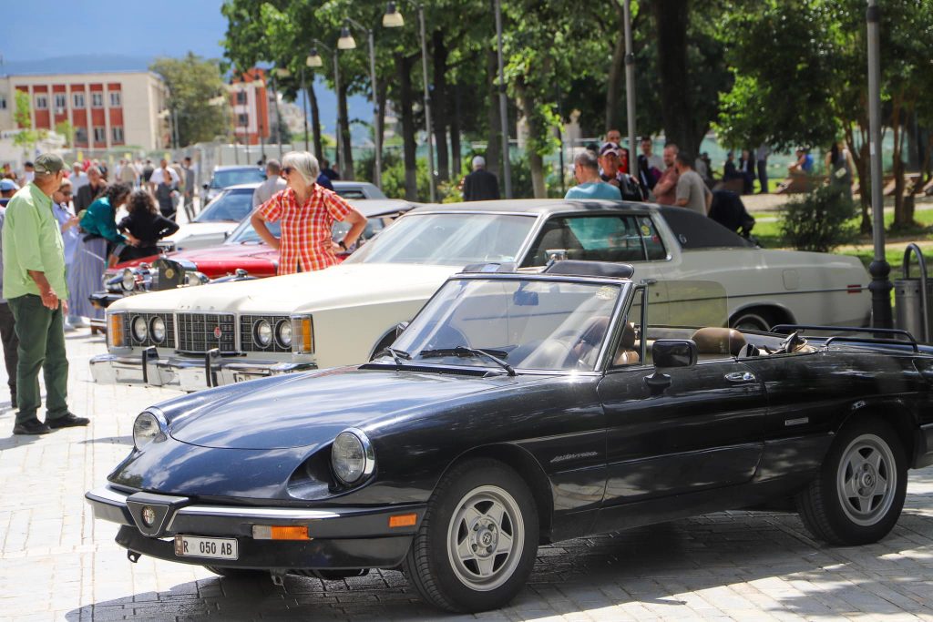 Festivali i makinave retro “pushton” Beratin, aktivitete për të gjitha moshat