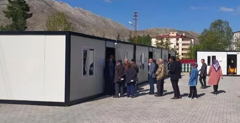 Türkiye, zhvillohet votimi edhe në zonat e goditura nga tërmeti