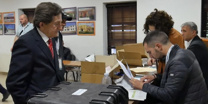 Pezullohet procesi i votimit në disa qendra të njësisë 5 në Tiranë, shkak problemet me pajisjet elektronike