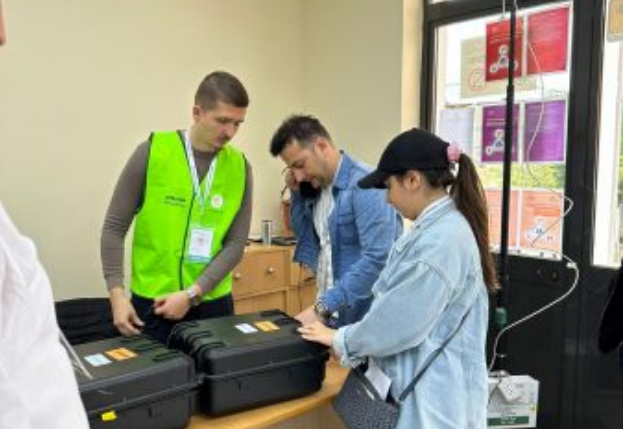 Qendra e Votimit të Ramës me probleme, rreth 2 orë pa pajisjen e identifikimit biometrik