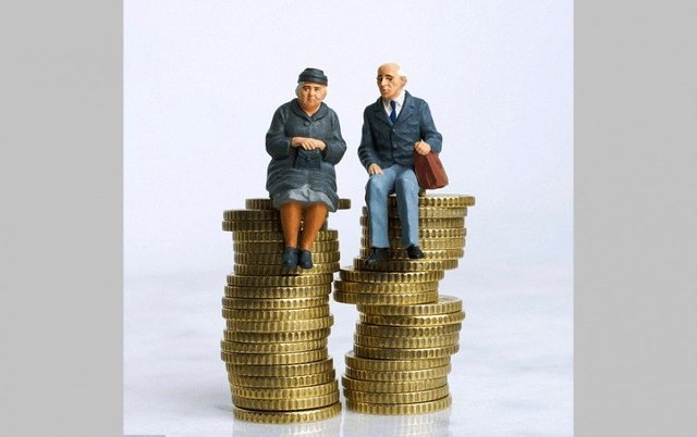 VOA/ Shqipëri, pensionet përballë sfidave të plakjes së popullsisë dhe informalitetit në ekonomi