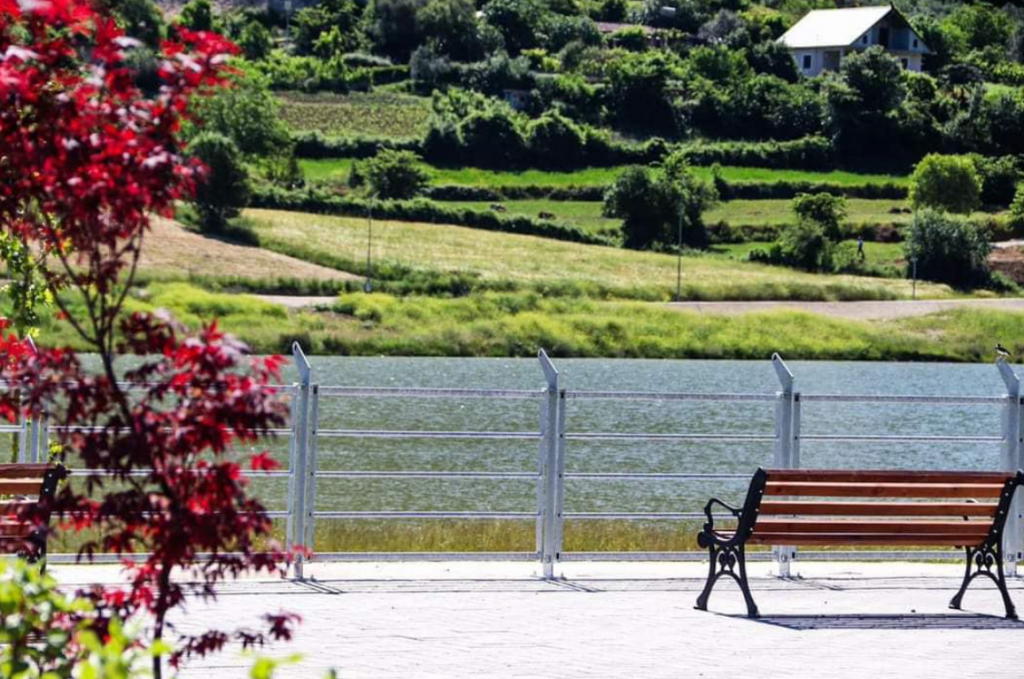 Rama: Liqeni i Mbreshtanit në Berat, me pedonale dhe park të ri
