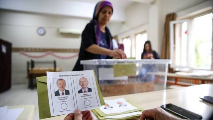 Mbyllen qendrat e votimit, fillon numërimi i votave në Türkiye