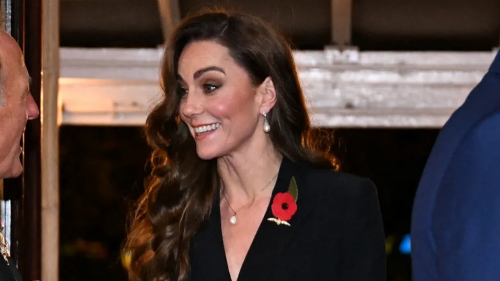 Pas trajtimit të kancerit, Princesha e Uellsit rikthehet në krye të detyrave mbretërore! Ja si duket Kate Middleton