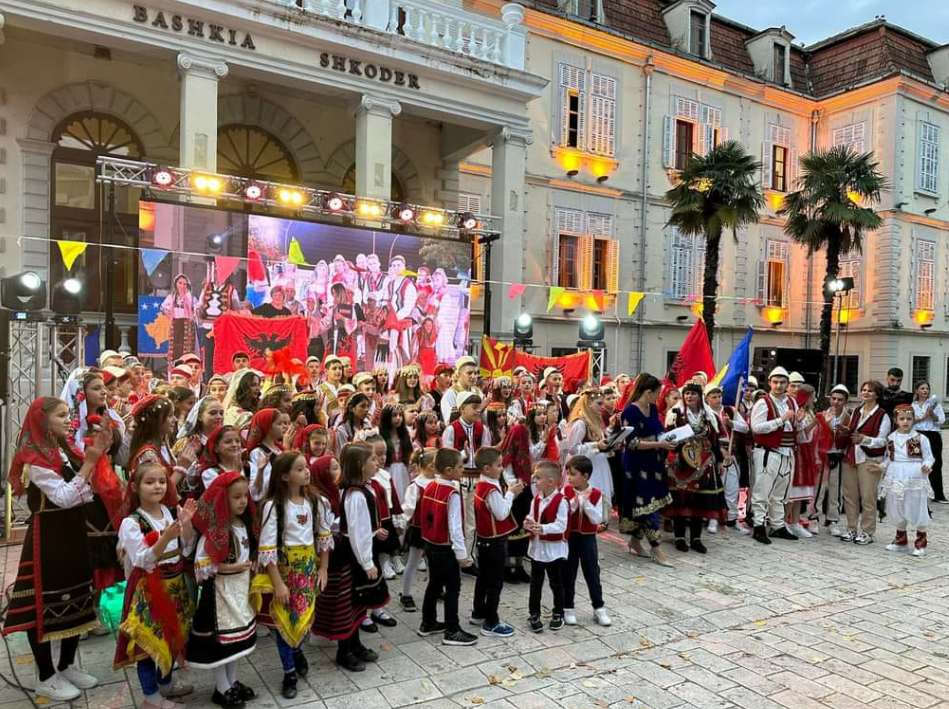 “Lojëra Popullore Fest” në Shkodër, promovim i traditave mes brezave