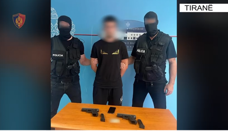 Po trafikonte armë nga Kosova në Shqipëri, arrestohet 20-vjeçari në Tiranë