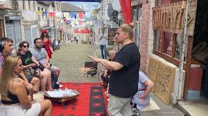 Kafe në gur, si në mesjetë! Rituali i vjetër në Gjirokastër tërheq shumë turistë dhe vizitorë