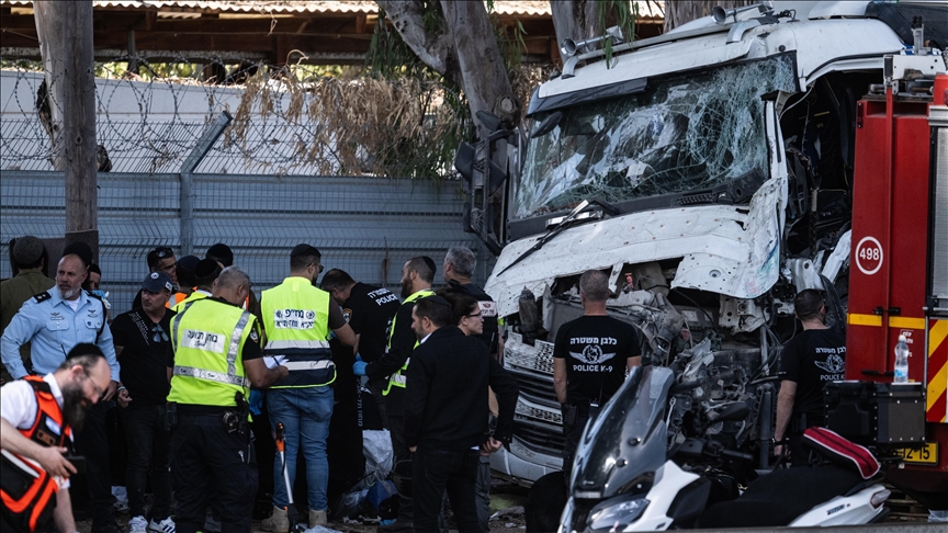 Policia izraelite: Dhjetëra të plagosur pasi kamioni përplas njerëzit që qëndronin pranë stacionit të autobusëve