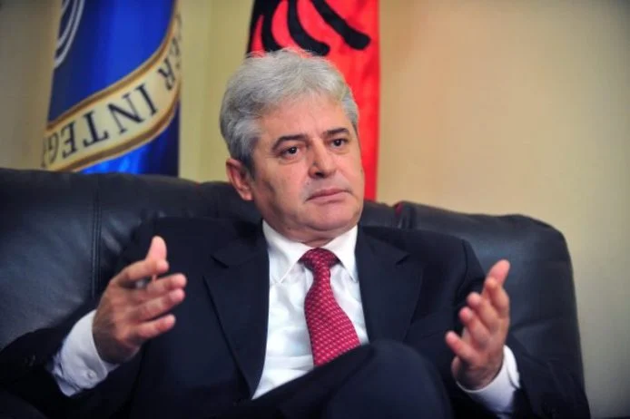 Ahmeti letër liderëve shqiptarë dhe ndërkombëtarë: Rrezikohet marrëveshja e Ohrit dhe harmonia ndëretnike në RMV